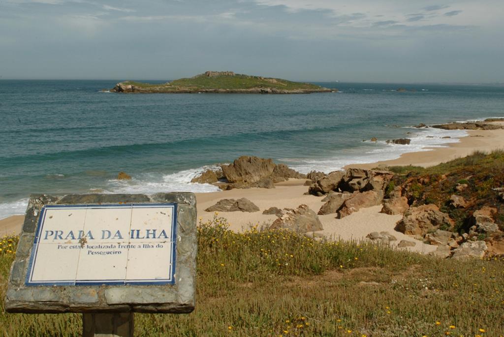 Parque De Campismo Da Ilha Do Pessegueiro Hotel Porto Covo Room photo